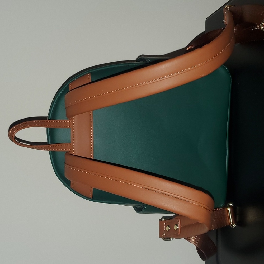 Boxlunch Exclusive Hogwarts Harry Potter Backpack - Picture 2 of 3